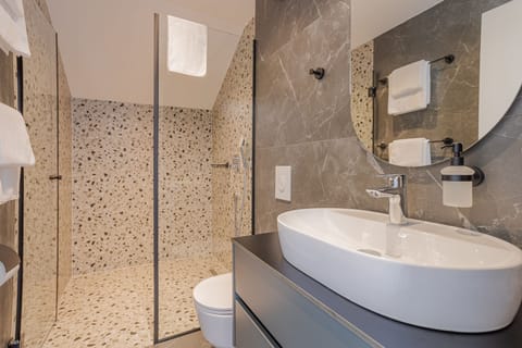 Luxury Apartment | Bathroom | Shower, rainfall showerhead, hair dryer, bathrobes