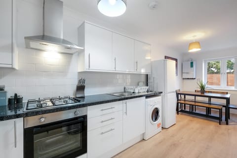 Apartment, 2 Bedrooms | Private kitchenette | Microwave, oven, stovetop, electric kettle