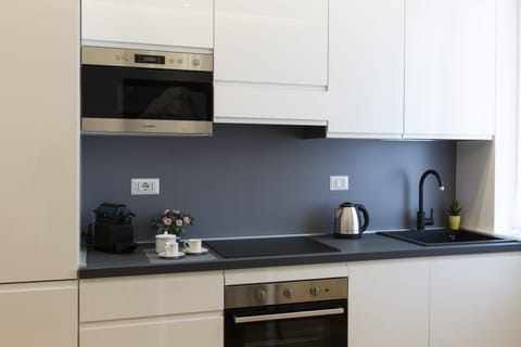 Comfort Apartment | Private kitchen | Full-size fridge, microwave, oven, stovetop