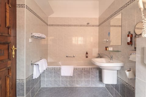 Combined shower/tub, hair dryer, towels, soap