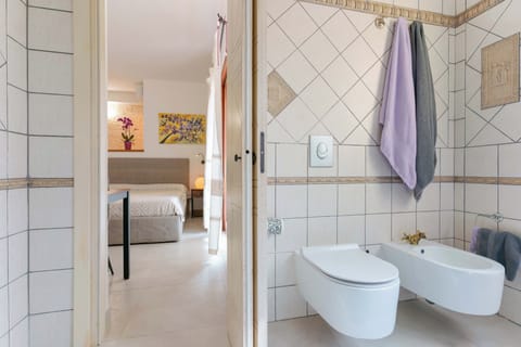 Superior Double Room | Bathroom | Shower, rainfall showerhead, hair dryer, bidet