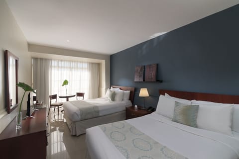 Royal Room | Premium bedding, minibar, in-room safe, blackout drapes