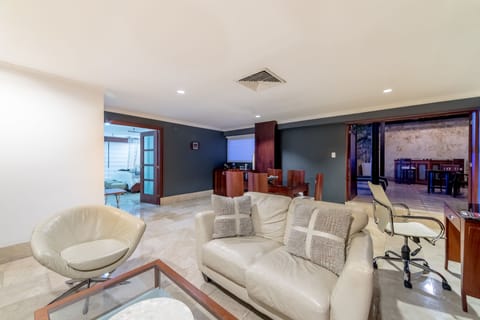 Presidential Suite (Imperial) | Living area