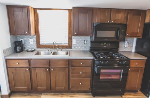 Family House, 1 Bedroom | Private kitchen | Mini-fridge, microwave, oven, coffee/tea maker