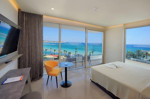 Luxury Sea View Junior Suite Spa Bath | In-room safe, desk, blackout drapes, free WiFi