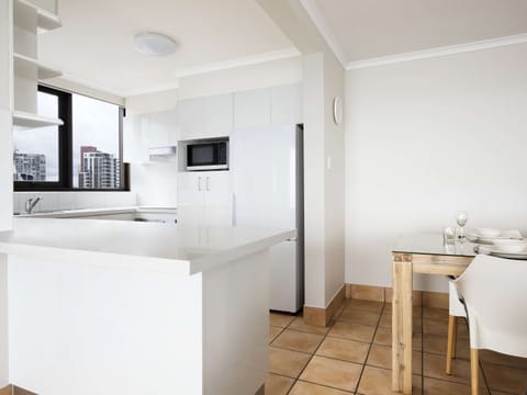 2 Bedroom Ocean | Bathroom | Combined shower/tub, free toiletries, hair dryer, towels