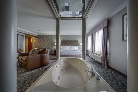 Luxury King Suite with Jetted Tub | Deep soaking bathtub