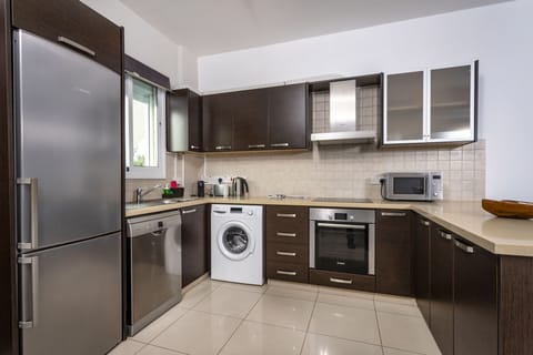 Comfort Apartment | Private kitchen | Full-size fridge, microwave, oven, stovetop