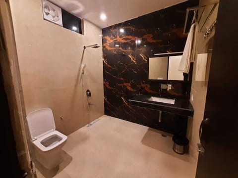 Luxury Double Room | Bathroom | Towels