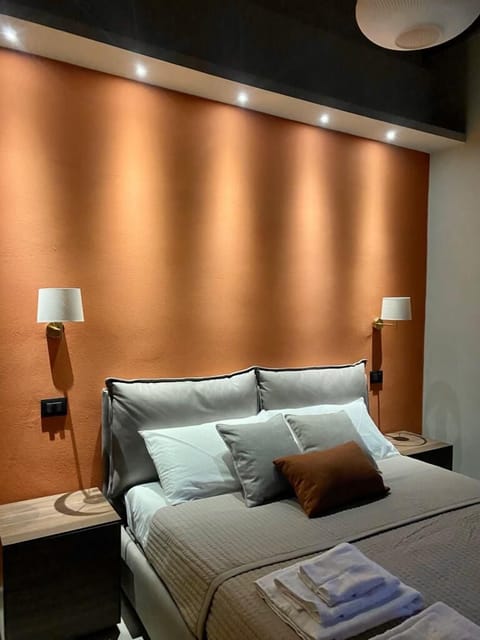 Double Room | 1 bedroom, desk, iron/ironing board, free cribs/infant beds
