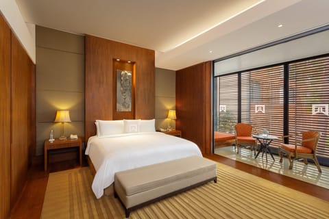 Premium bedding, minibar, in-room safe, desk