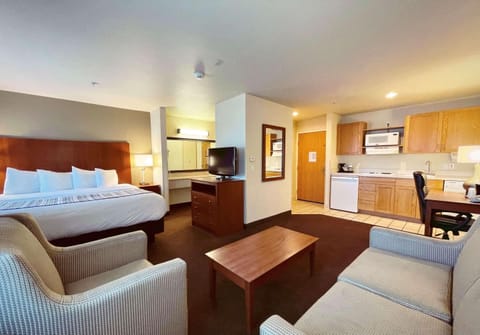 Suite, 1 Bedroom, Non Smoking | Desk, blackout drapes, iron/ironing board, free cribs/infant beds