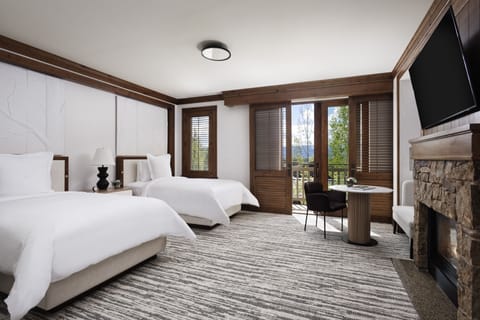 Valley Side Doubles | Premium bedding, down comforters, pillowtop beds, minibar