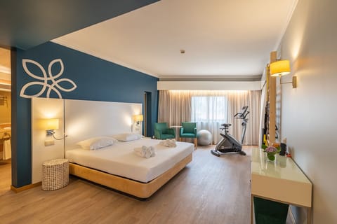 Sentido Fitness Suite (1 bedroom) | Hypo-allergenic bedding, pillowtop beds, minibar, in-room safe