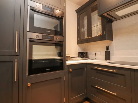 Fridge, dishwasher, electric kettle, toaster