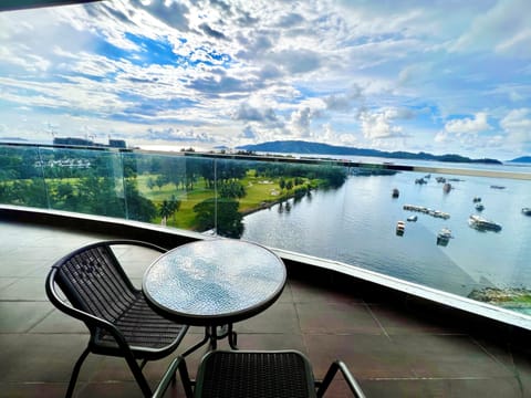 Grand Apartment | Balcony