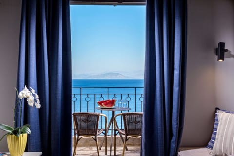 Double Room, Sea View | In-room safe, desk, free WiFi, bed sheets