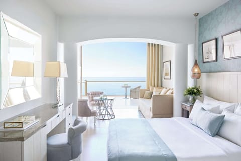 Junior Suite, Sea View | Minibar, in-room safe, blackout drapes, free WiFi