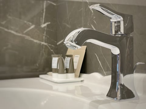 Junior Suite con affresco | Bathroom | Free toiletries, hair dryer, bidet, towels