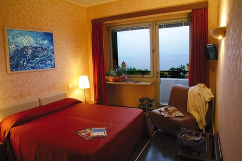 Superior Double or Twin Room, Sea View | In-room safe, desk, blackout drapes, WiFi