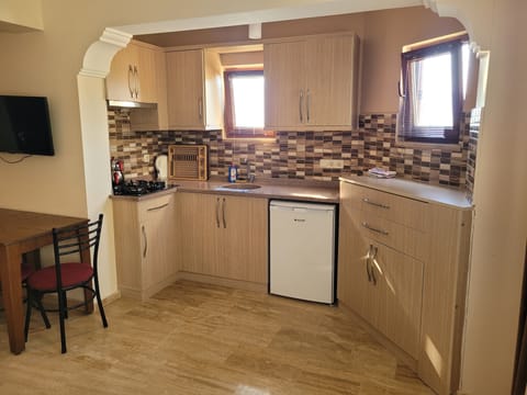 Family Apartment | Private kitchen | Fridge, stovetop, electric kettle, cookware/dishes/utensils