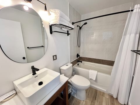 Deluxe Room, 1 King Bed, Kitchenette | Bathroom | Combined shower/tub, free toiletries, hair dryer, towels