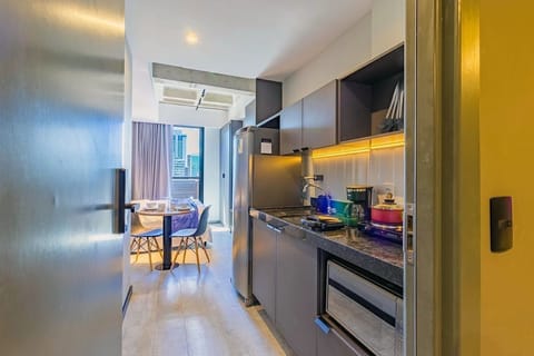 Studio | Private kitchen | Fridge, microwave, stovetop, coffee/tea maker