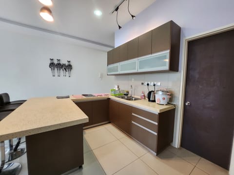 Family Apartment | Private kitchen | Full-size fridge, electric kettle, rice cooker, cookware/dishes/utensils