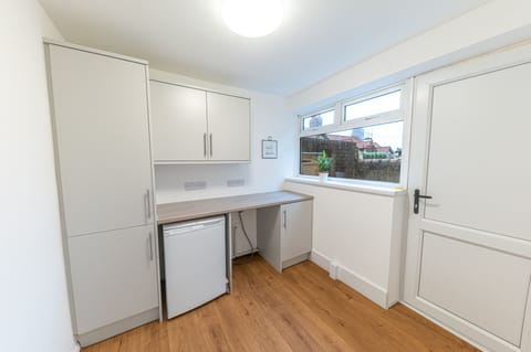 House, Ensuite | Laundry room