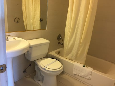 Room, 2 Double Beds | Bathroom | Combined shower/tub, towels