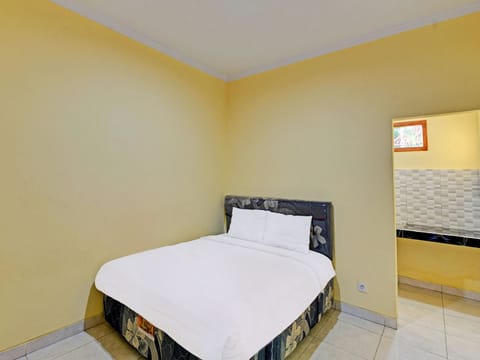 Standard Double Room | Free WiFi, bed sheets