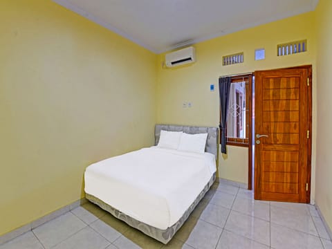 Standard Double Room | Free WiFi, bed sheets