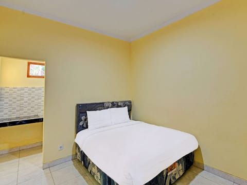 Standard Double Room | Free WiFi, bed sheets