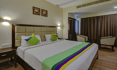 Premium Double Room | In-room safe, desk, iron/ironing board