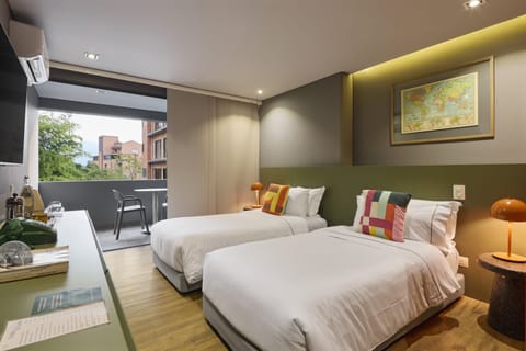 Deluxe Twin Room, City View | Premium bedding, in-room safe, blackout drapes, soundproofing