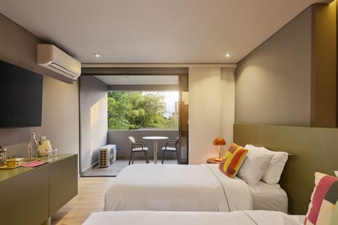 Deluxe Twin Room, City View | Premium bedding, in-room safe, blackout drapes, soundproofing