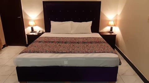 Comfort Double Room Single Use | Blackout drapes, free WiFi