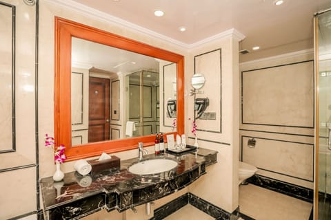 Suite With Bathtub | Bathroom | Shower, rainfall showerhead, hair dryer, towels