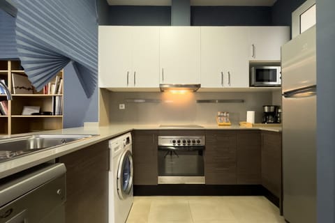 1 Bedroom Apartment | Private kitchen | Full-size fridge, microwave, stovetop, coffee/tea maker