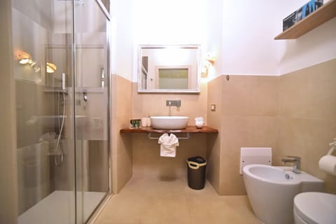 Premium Double Room | Bathroom | Shower, hair dryer, bidet, towels