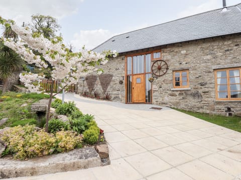 Cottage | Property grounds
