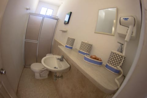 Standard Double Room | Bathroom