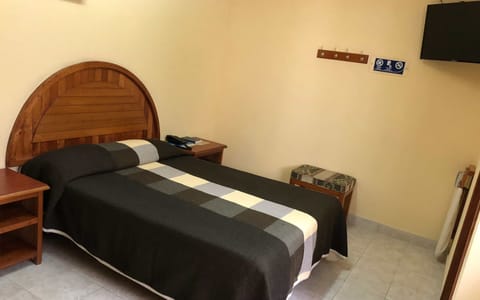 Classic Single Room, 1 Double Bed | Desk, iron/ironing board, free WiFi, bed sheets