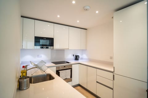 Apartment | Private kitchen | Fridge, microwave, oven, stovetop