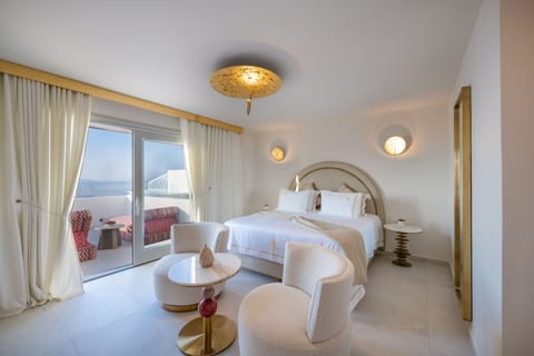 Honeymoon Suite | Egyptian cotton sheets, premium bedding, Select Comfort beds, minibar