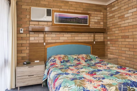 Family Room | Iron/ironing board, free WiFi, bed sheets