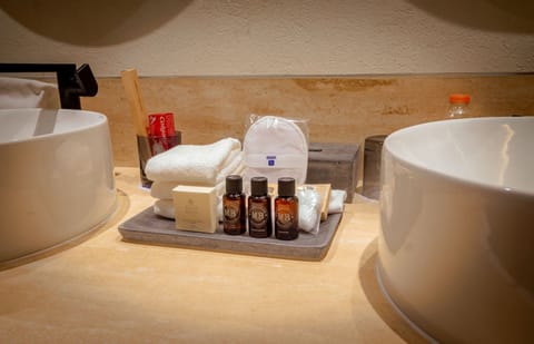 Junior Suite Superior | Bathroom amenities | Eco-friendly toiletries, hair dryer, towels, soap