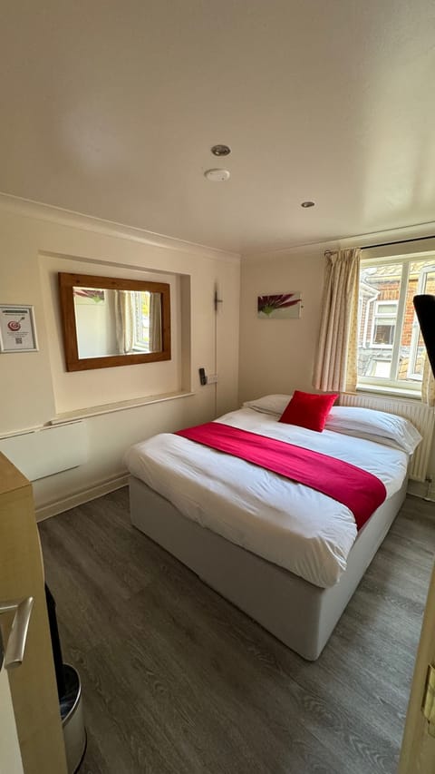 Standard Quadruple Room | Desk, iron/ironing board, free WiFi