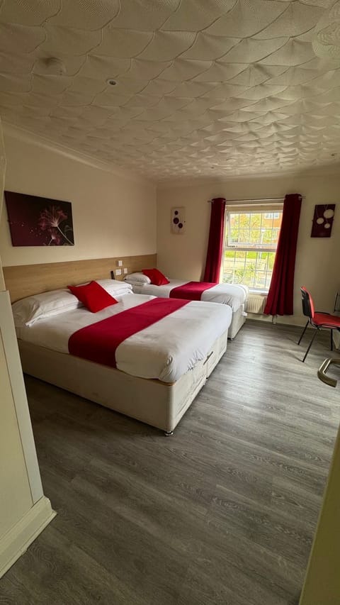 Family Triple Room | Desk, iron/ironing board, free WiFi