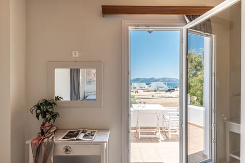 Grand Room, Sea View | Courtyard view